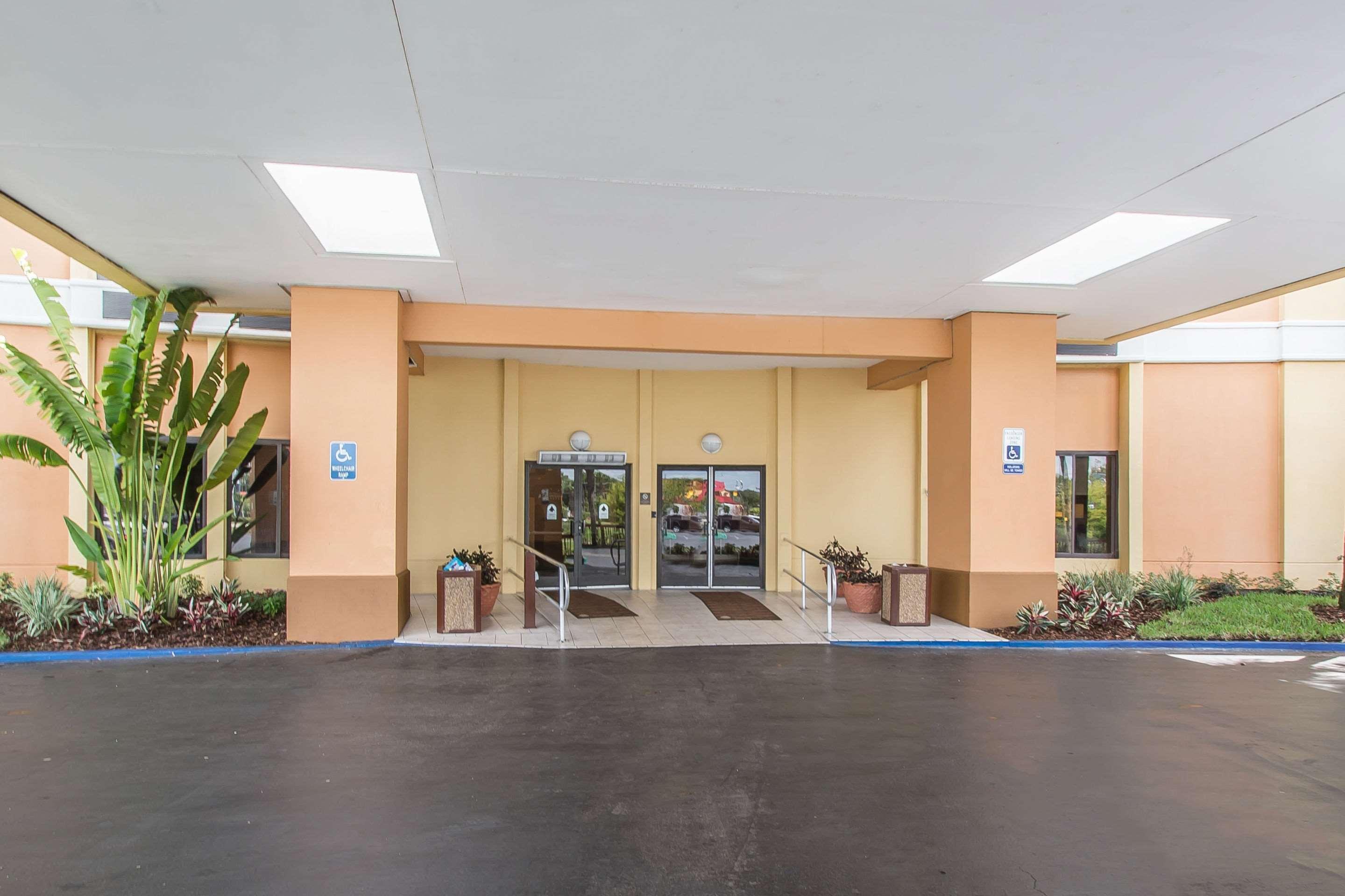 Comfort Inn & Suites Kissimmee By The Parks Orlando Exterior photo